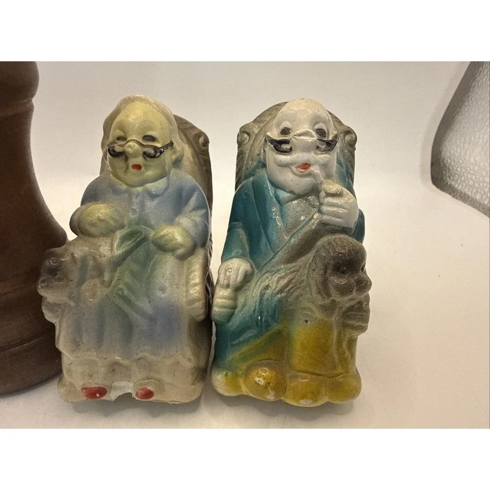 Vintage Salt And Peer Shakers Lot Of 2 Wooden Set; Grandma Grandpa Hong Kong Set